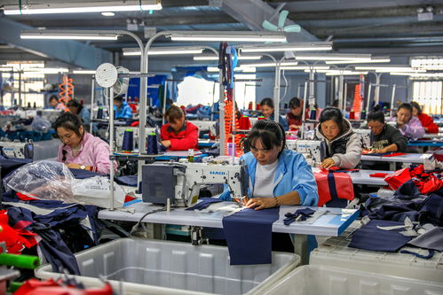 河南清丰 服装厂带动群众就业增收