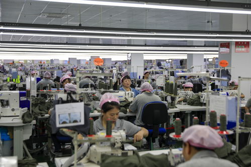贵州黔东南州 服装工人赶制海内外订单产品