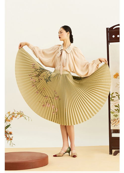吉服回潮 系列服饰上线 又有机会和故宫亲密接触