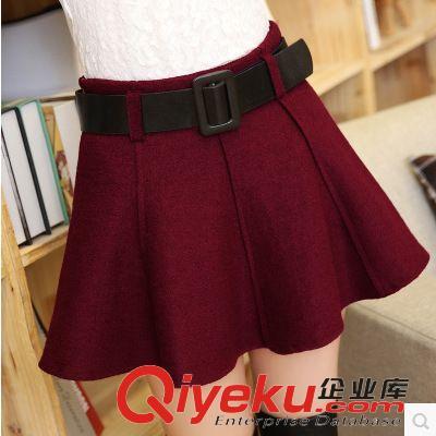 春季时尚新风尚 气质通勤百搭呢子伞裙,点亮职场穿搭